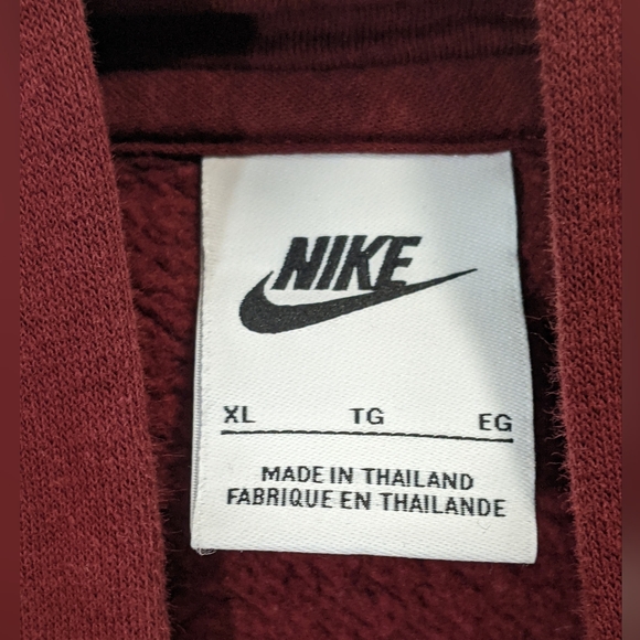 NIKE Boys (Unisex) 2 Piece Outfit, Size Youth XL  Burgundy/Wine in color, EUC. - Picture 6 of 12